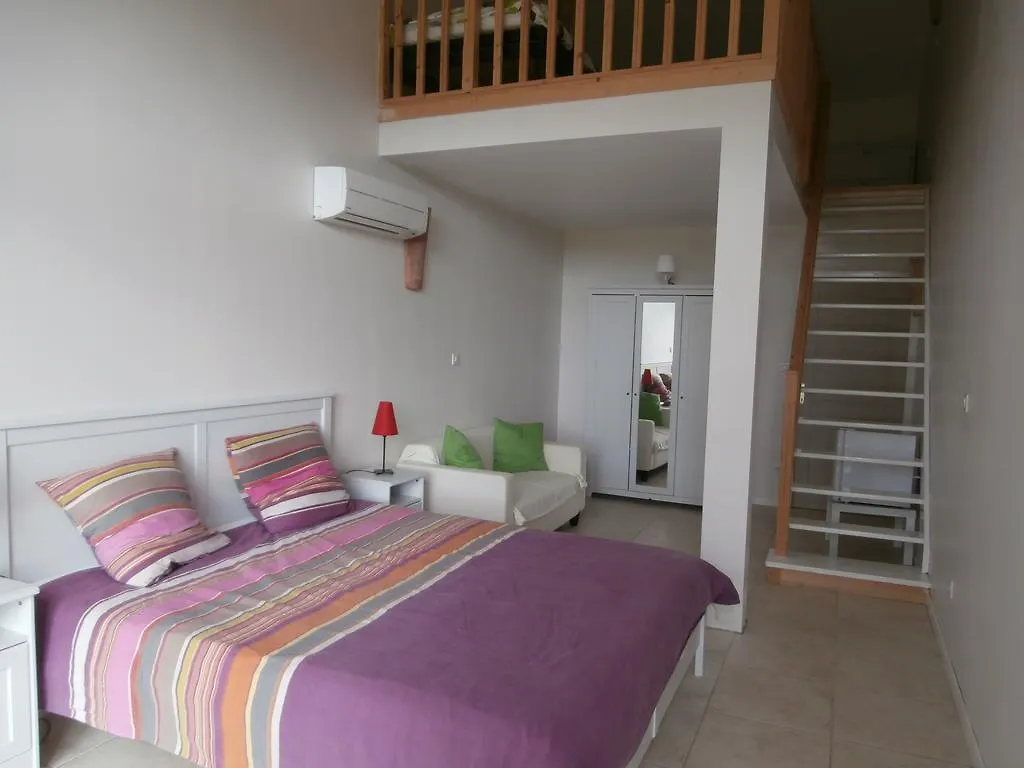 Domaine La Poujade Bed & Breakfast Caylus 0*,  France